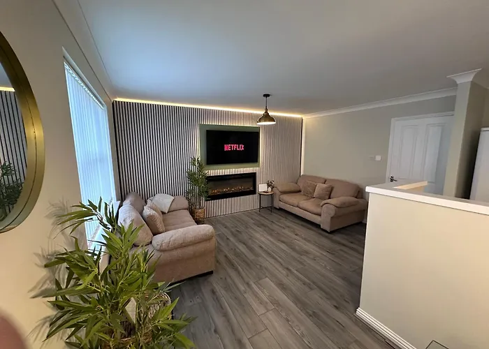 Modern 2-Bedroom Near Manchester With Free Parking
