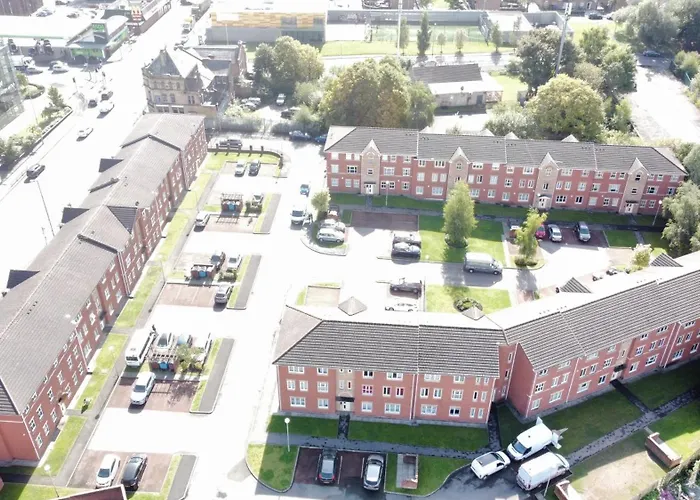 Modern 2-Bedroom Near Manchester With Free Parking